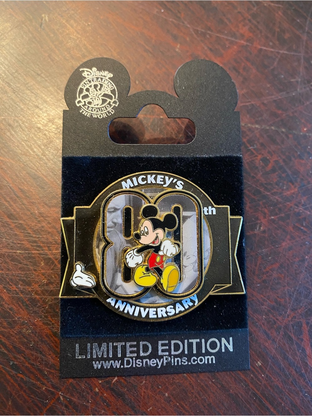 Disney Pin 65855 WDW White Glove Mickey 80th Anniversary Walt Photograph LE NOC
